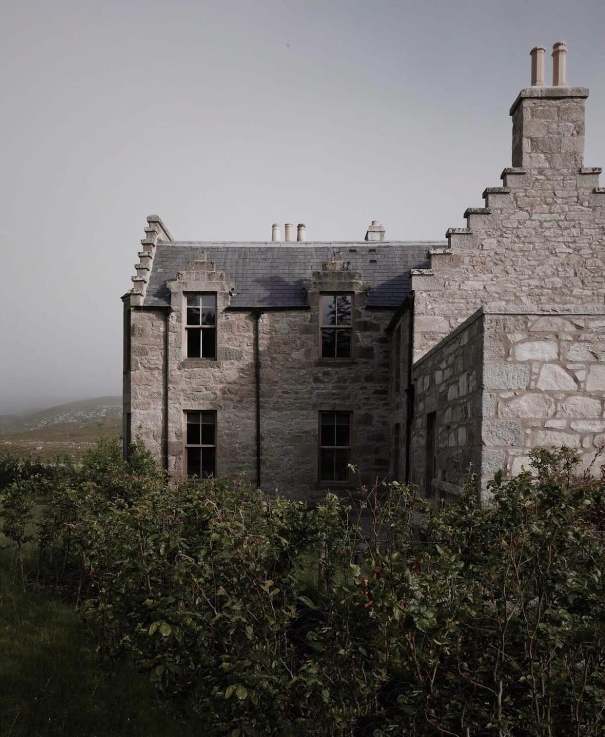 Huswell - Gairnshiel Lodge - Unique & Exclusive Lodge Next To The Castle Ballater Exterior photo