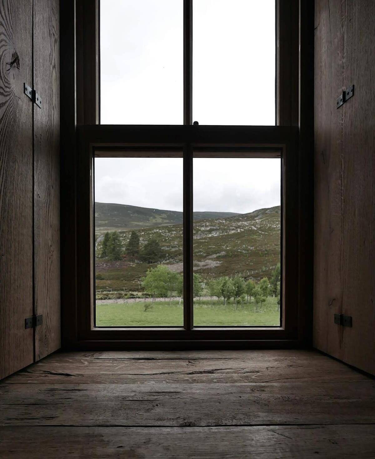 Huswell - Gairnshiel Lodge - Unique & Exclusive Lodge Next To The Castle Ballater Exterior photo
